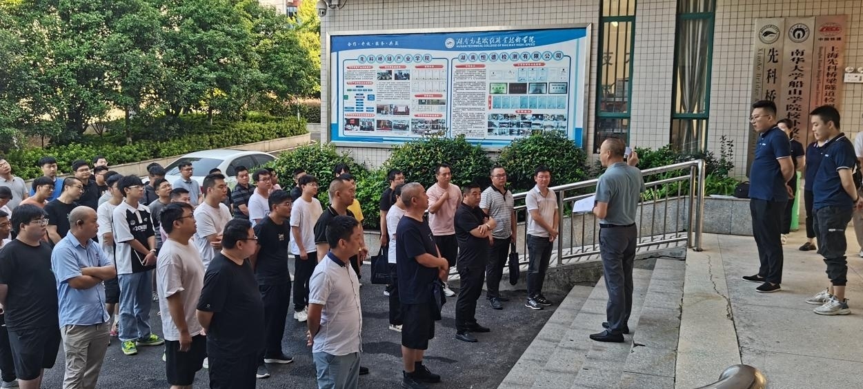 Trung tâm Đào tạo Viện Khoa học Công nghệ Đường sắt đã tổ chức khóa đào tạo kỹ năng thực hành cho nhân viên thử nghiệm công trình đường sắt tại cơ sở thực hành thực tế củ