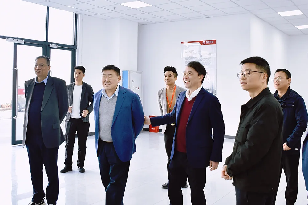 Viện sĩ Viện Kỹ thuật Trung Quốc Zhou Xuhong đến thăm và hướng dẫn công việc cho Công ty TNHH Công nghệ Tàu cao tốc (Hồ Nam)