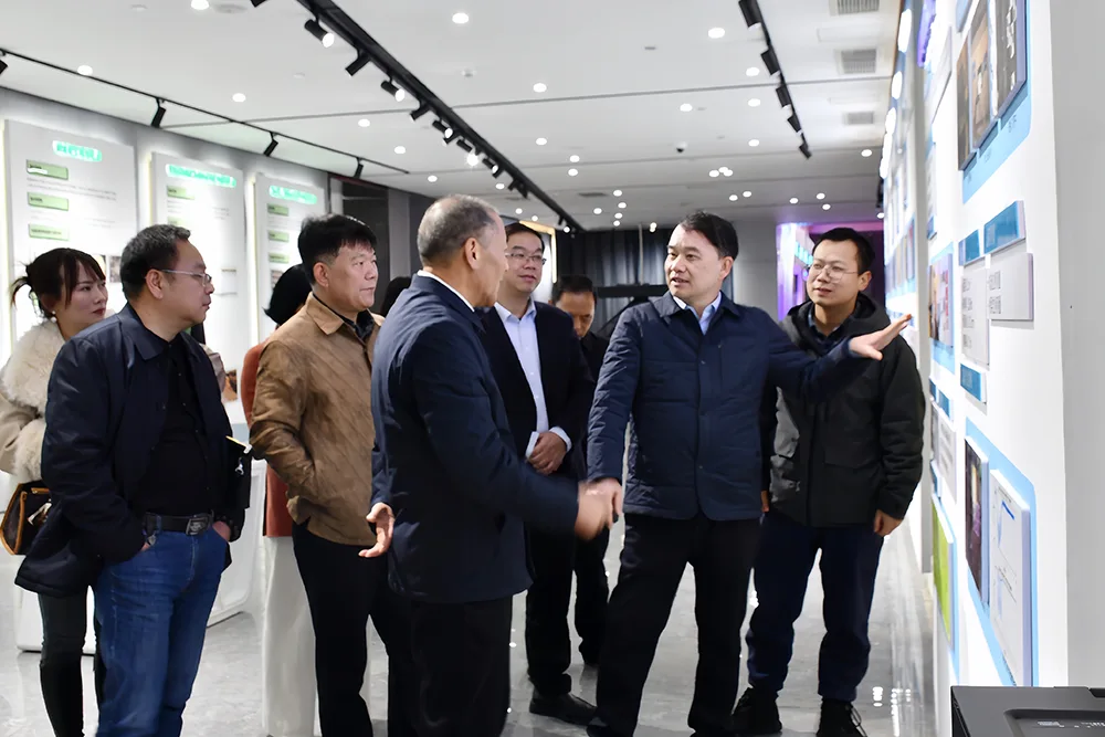 Các lãnh đạo từ Khu quản lý công nghệ cao Yuelu, Hiệp hội Kiểm định và Kiểm nghiệm tỉnh, Công ty Jishan Gaoke, v.v., đã đến thăm và chỉ đạo tại Công ty Công nghệ Cao tốc.
